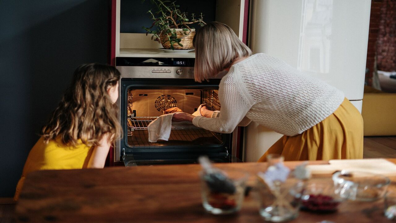 women cooking